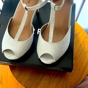 4inc. silver t strap platform heel torrid brand new never worn